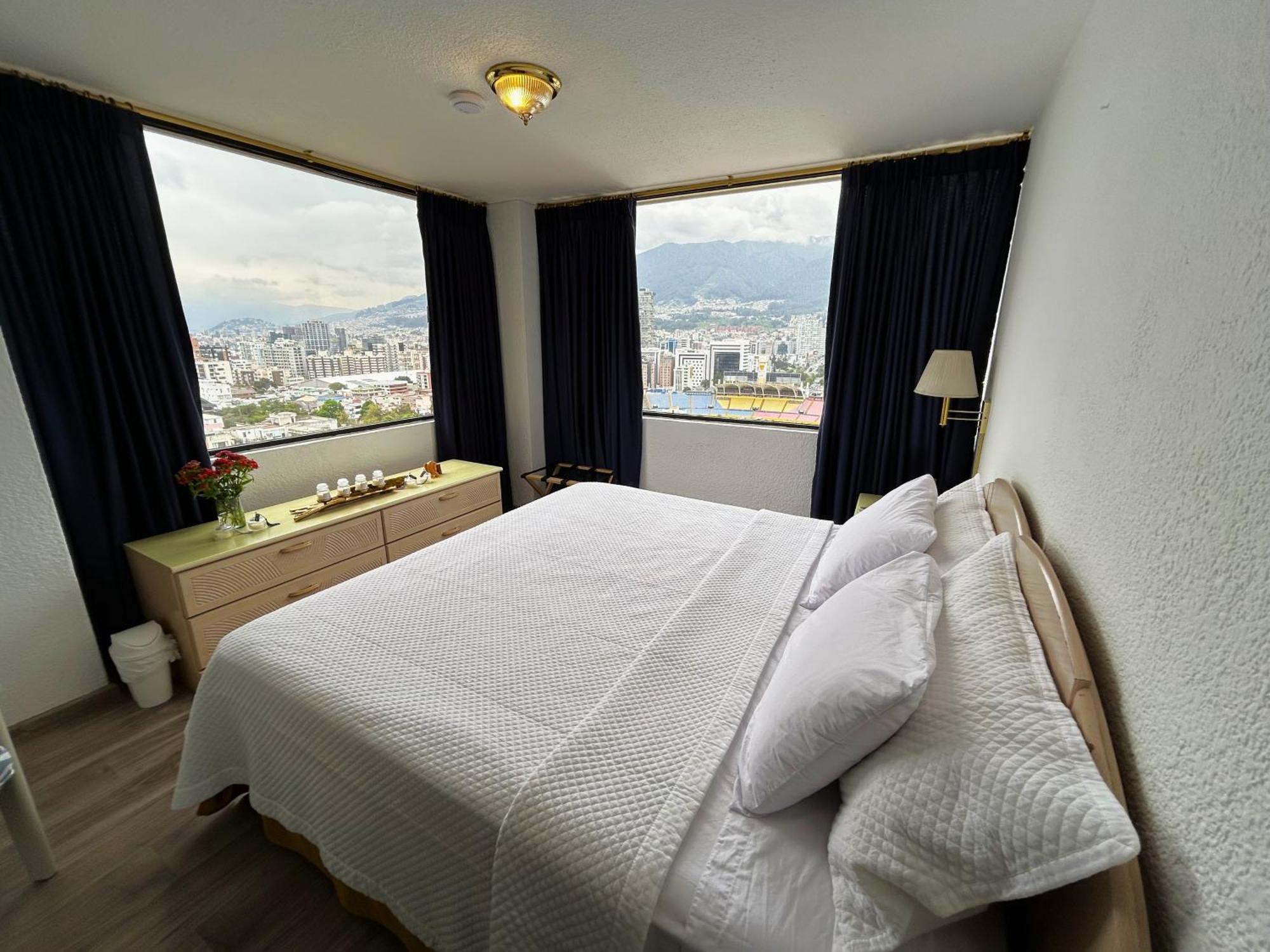 Stanford Suites Hotel Кито Номер фото